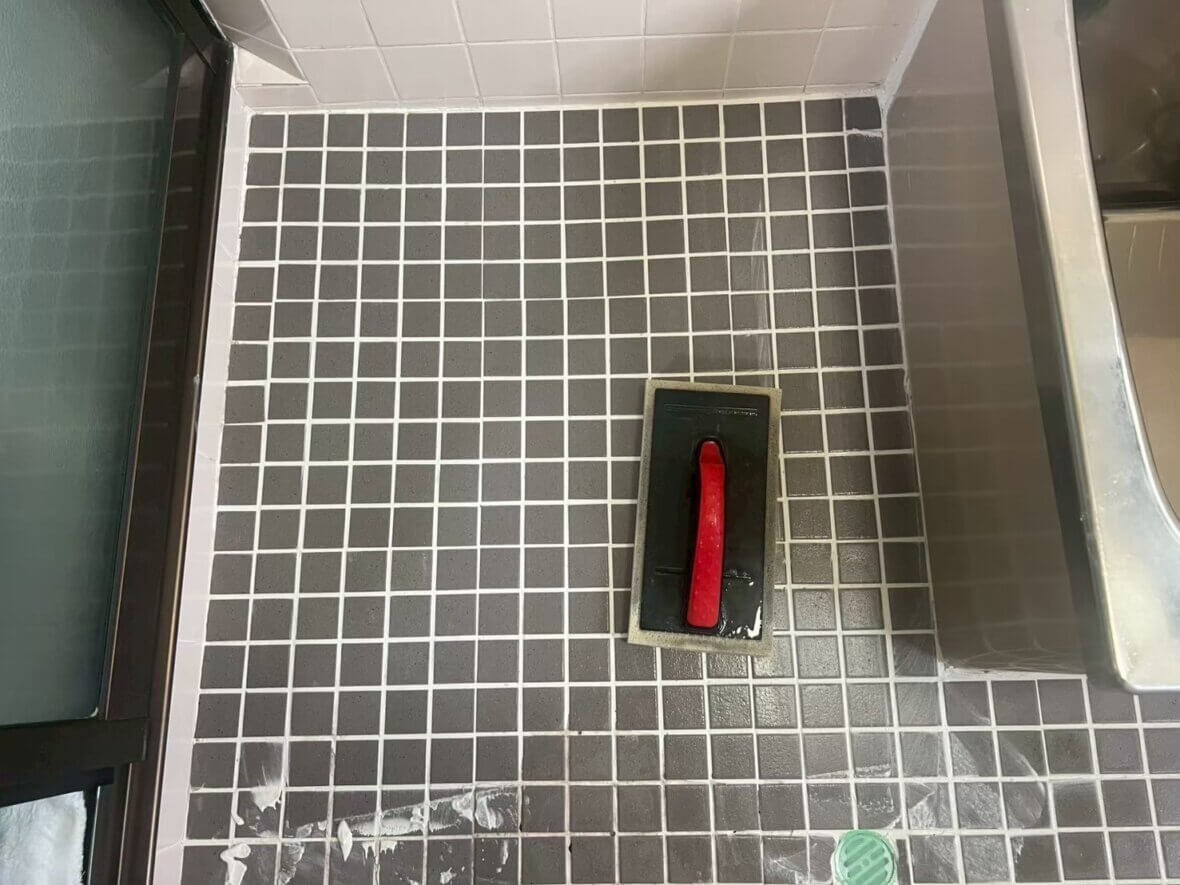 LINE_ALBUM_浴室タイル目地_251215_3