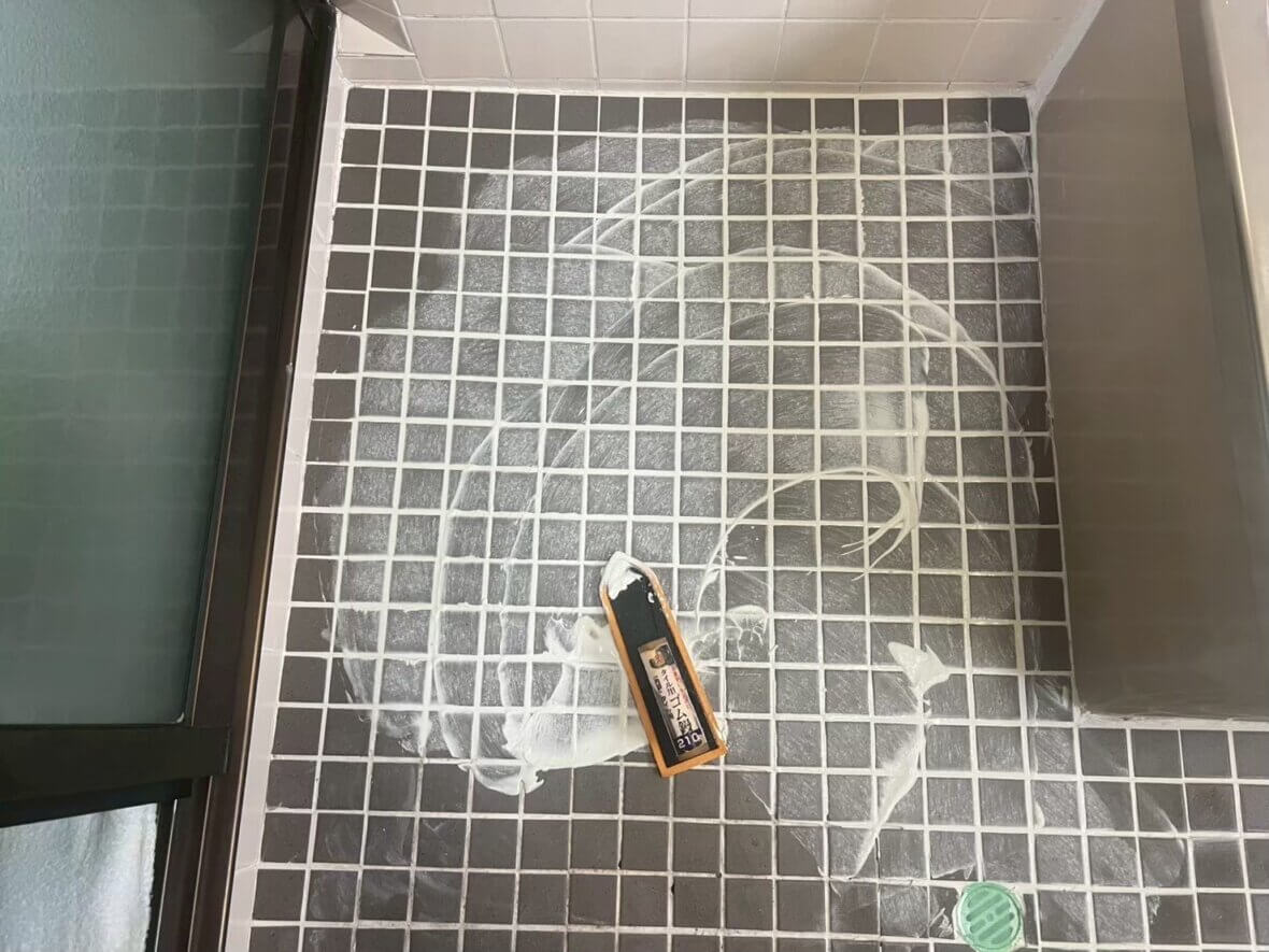 LINE_ALBUM_浴室タイル目地_251215_1